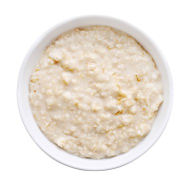 Beyaz arka planda bir kase yulaf lapası. Üst görünüm.