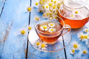 Sağlıklı papatya çayı.
