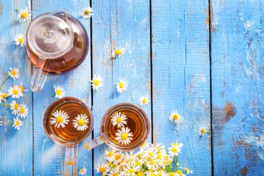 Sağlıklı papatya çayı.