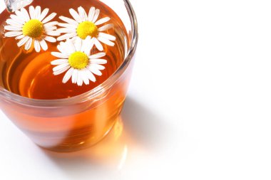 Sağlıklı papatya çayı.