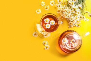 Sağlıklı papatya çayı.