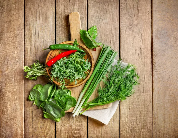 Friss Zöld Zöldségek Fűszernövények Asztalon Első Látásra Fehérjeforrás Vegetáriánusok Számára — Stock Fotó