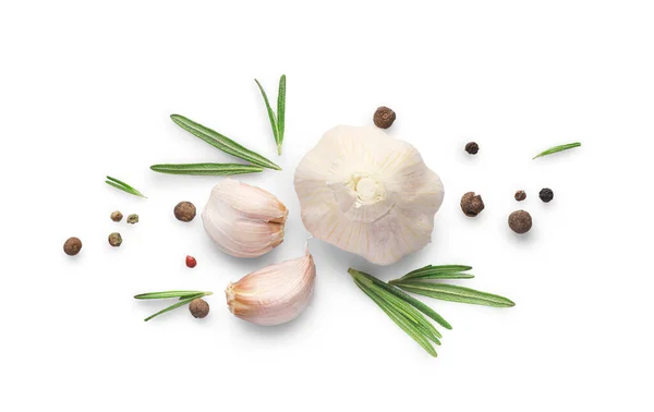 Bawang Putih Rosemary Dan Peppercorns Diisolasi Pada Latar Belakang Putih — Stok Foto