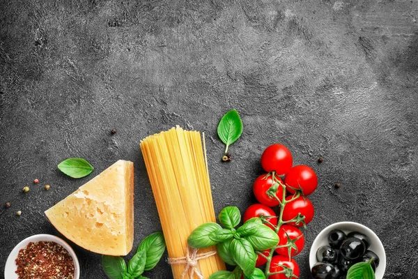 Zutaten Für Italienische Pasta Auf Schwarzem Hintergrund Ansicht Von Oben — Stockfoto