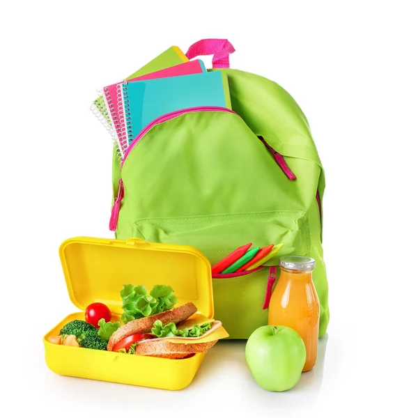 緑のスクールバッグと健康的なスクールランチボックスは白い背景に隔離されています — ストック写真