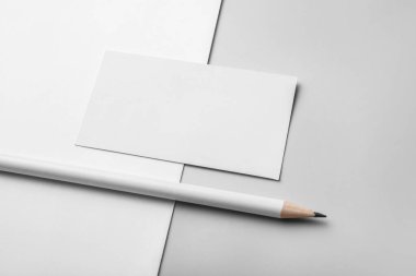 Açık gri arkaplanda kimlik tanımlama şablonu.