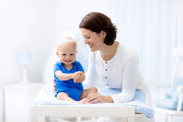 Mother Baby Diaper Changing Table Mom Changing Nappy Baby Boy — Stock Photo, Image