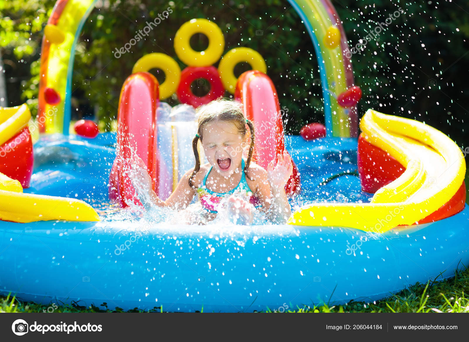 Enfants Jouant Dans Piscine Gonflable Bébé Enfants Nagent Glisser