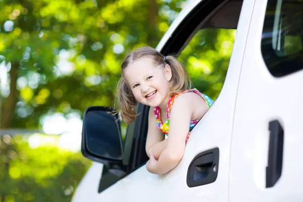 Little Girl Funny Pigtails Watching Out Car Window Sitting Front — Stock Photo, Image