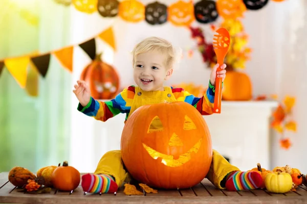 Little Boy Witch Costume Halloween Trick Treat Kids Carving Pumpkin — Stock Photo, Image