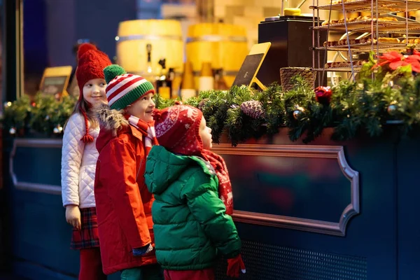 Children Shopping Traditional Christmas Market Germany Snowy Winter Day Kids — Stock Photo, Image