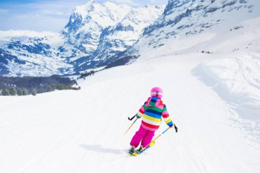 Kayak ve kar kış eğlenceli çocuklar için. Çocuk Kayak.