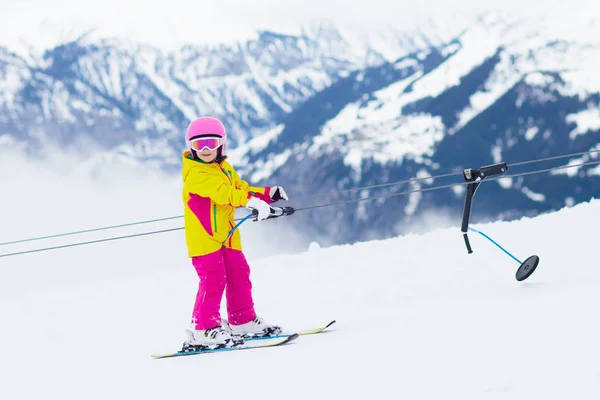 Child Button Ski Lift Going Uphill Mountains Sunny Snowy Day — Stock Photo, Image