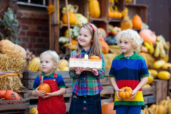 Groep Van Kleine Kinderen Genieten Van Oogst Festival Viering Bij — Stockfoto