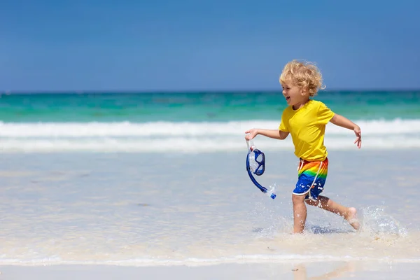 Child Snorkeling Tropical Beach Kids Snorkel Ocean Family Summer Vacation — Stock Photo, Image