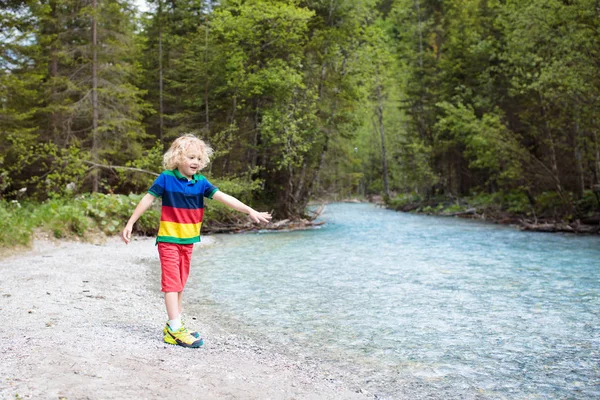 Children Hiking Alps Mountains Crossing River Kids Play Water Mountain — Stock Photo, Image