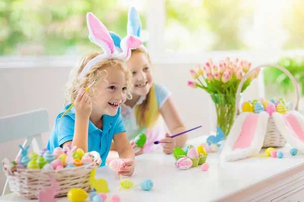 Kids Dyeing Easter Eggs Children Bunny Ears Dye Colorful Egg — Stock Photo, Image