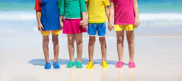 Kids Strand Schoenen Kleurrijke Schoeisel Voor Jongen Meisje Groep Kinderen — Stockfoto