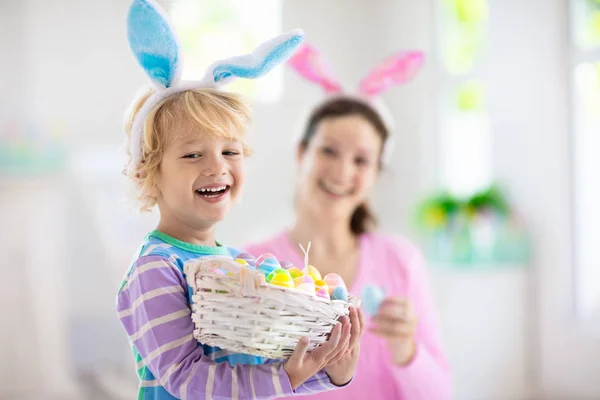 Mother and kids, family coloring Easter eggs. — Stock Photo, Image