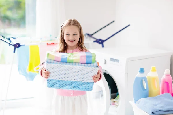 Child in laundry room with washing machine — Stock Photo, Image