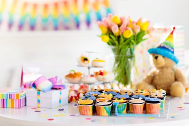 Çocuk doğum günü için Cupcakes, çocuk orman partisi.