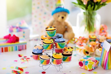 Çocuk doğum günü için Cupcakes, çocuk orman partisi.