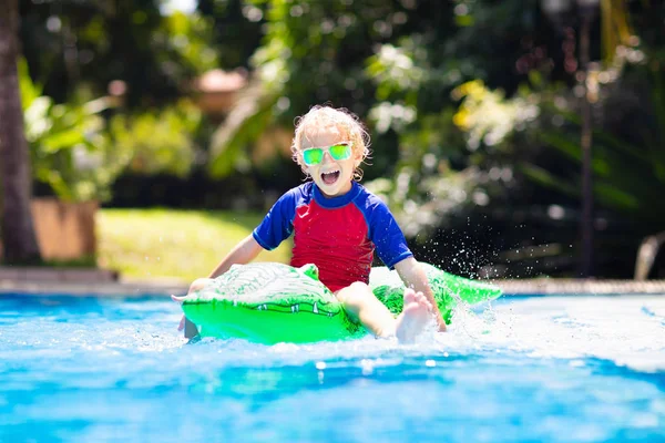 Child in swimming pool. Kid on inflatable float — Stock Photo, Image