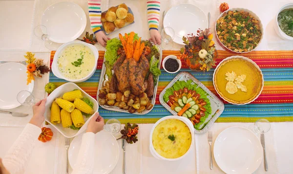 Thanksgiving-diner. Turkije tabel instelling. — Stockfoto