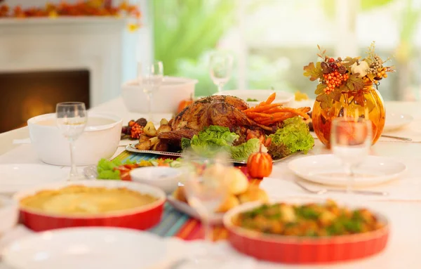 Thanksgiving-diner. Turkije tabel instelling. — Stockfoto