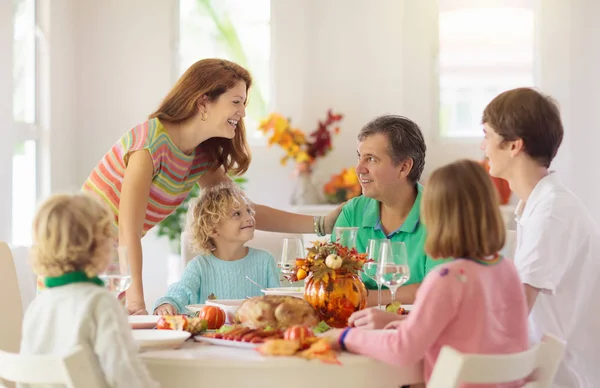 Family with kids at Thanksgiving dinner. Turkey. — Stock Photo, Image