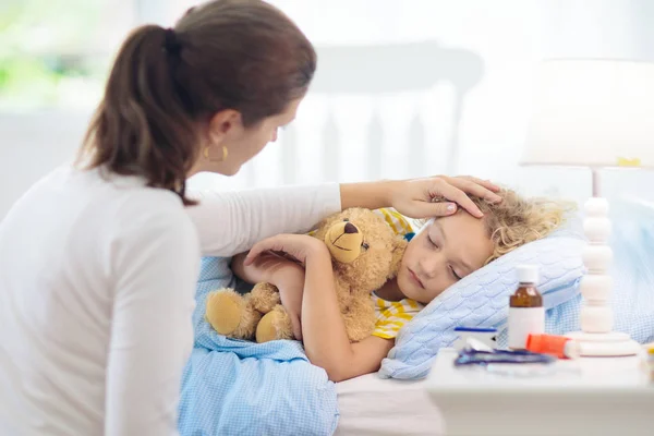 Sick little boy with asthma medicine. Ill child. — Stock Photo, Image