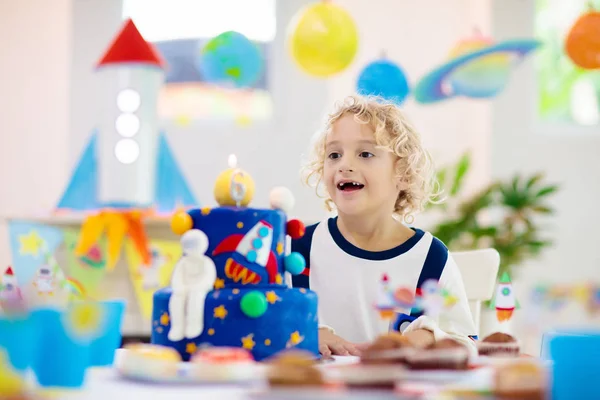 Kids space theme birthday party with cake. — Stock Photo, Image