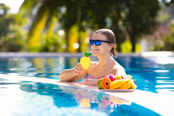 Tropical Fruit Plate Swimming Pool Young Woman Eating Mango Pineapple — Stock Photo, Image