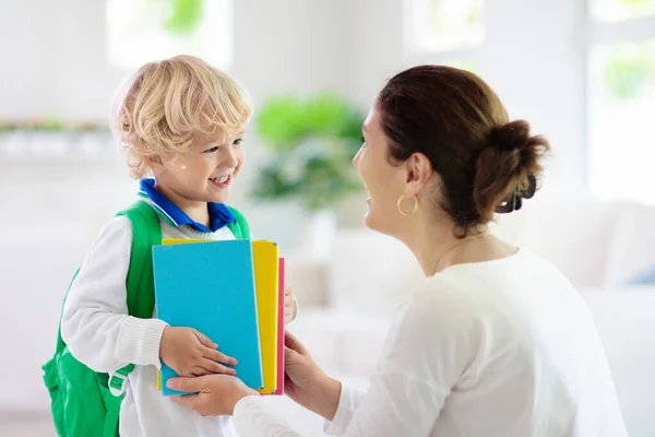 Criança Voltar Para Escola Mãe Criança Preparando Para Primeiro Dia — Fotografia de Stock