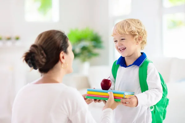 Bambino Che Torna Scuola Mamma Bambino Preparano Primo Giorno Scuola — Foto Stock