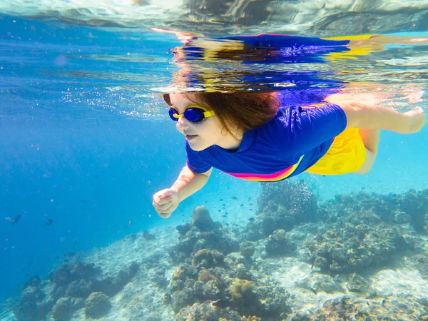 Snorkeling Pentru Copii Copiii Înoată Sub Apă Plajă Vacanță Vară — Fotografie, imagine de stoc