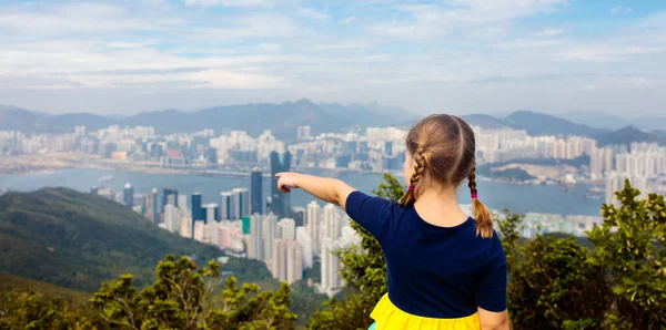 Rodina Dětmi Horách Hong Kongu Krásná Krajina Kopci Moře Město — Stock fotografie