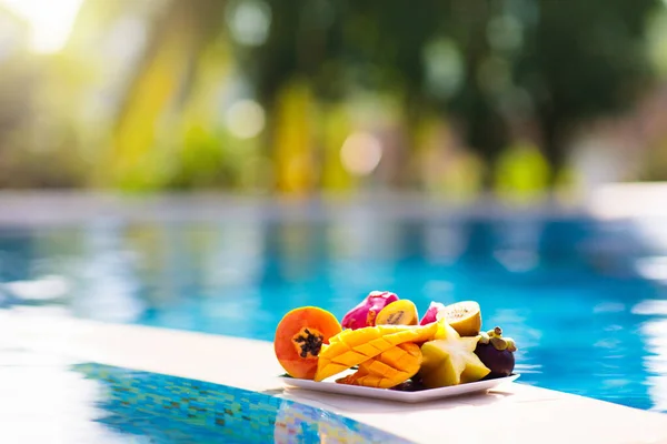 Tropical Fruit Plate Swimming Pool Mango Pineapple Orange Fresh Juice — Stock Photo, Image