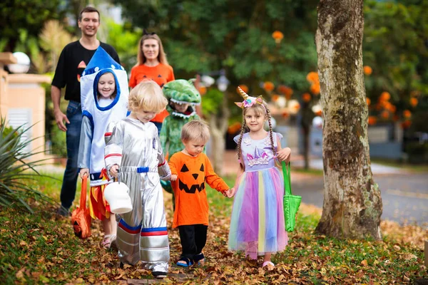 Kind Halloween Kostuum Gemengde Race Aziatische Blanke Kinderen Ouders Truc — Stockfoto