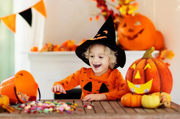 Little Boy Witch Costume Halloween Trick Treat Kids Carving Pumpkin — Stock Photo, Image