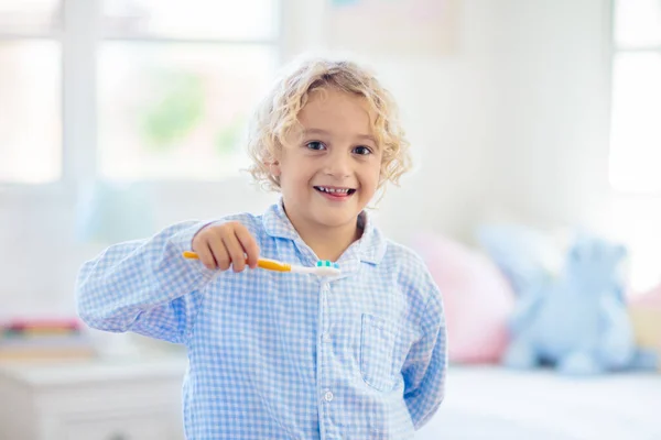 Lavarsi Denti Bambini Bambini Con Dentifricio Spazzolino Igiene Dentale Orale — Foto Stock