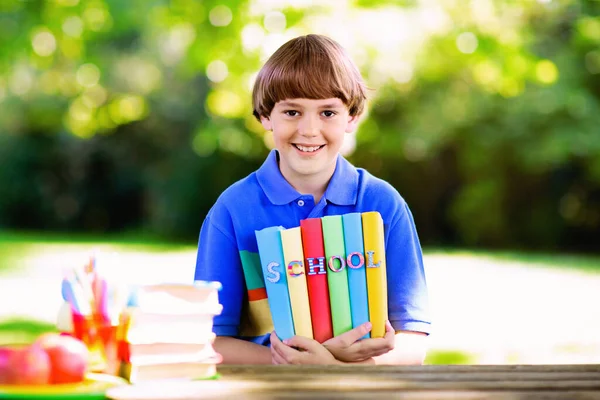 Niño Vuelve Escuela Comienzo Del Nuevo Año Escolar Después Las — Foto de Stock