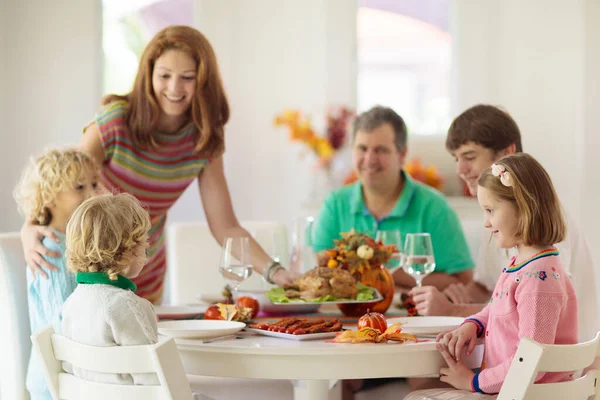 Family Kids Eating Thanksgiving Dinner Roasted Turkey Pumpkin Pie Dining — Stock Photo, Image