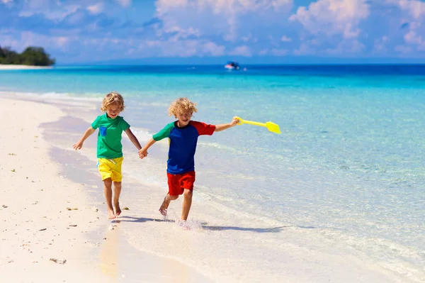 Kids Playing Tropical Beach Children Swim Play Sea Summer Family — Stock Photo, Image