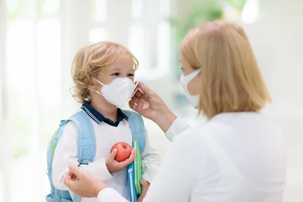 Family Kids Face Mask Going School Kindergarten Mother Child Wear — Stock Photo, Image