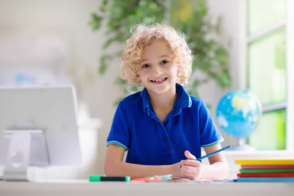 Fjärrundervisning Online Skolbarn Med Dator Som Har Videokonferens Chatt Med — Stockfoto