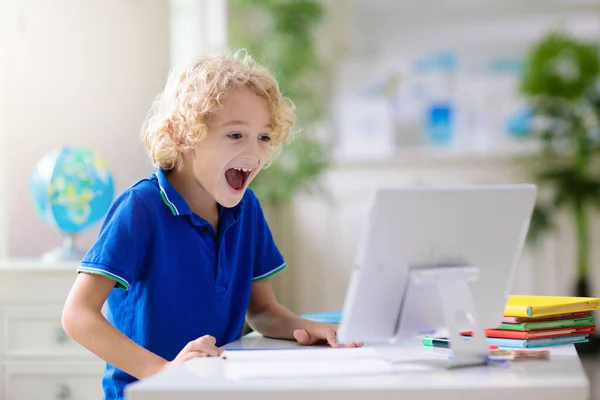 Aprendizagem Remota Online Crianças Escola Com Computador Tendo Vídeo Conferência — Fotografia de Stock