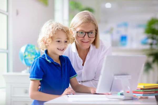 Aprendizagem Remota Online Crianças Escola Com Computador Tendo Vídeo Conferência — Fotografia de Stock