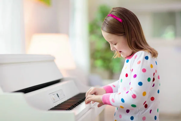 Kind Beim Klavierspielen Kinder Musizieren Klassische Bildung Für Kinder Kunstunterricht — Stockfoto