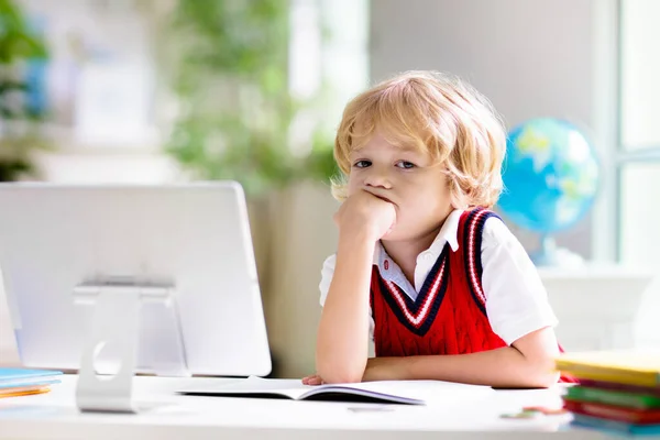 Online Estresse Aprendizagem Remota Frustração Crianças Escola Com Computador Tendo — Fotografia de Stock